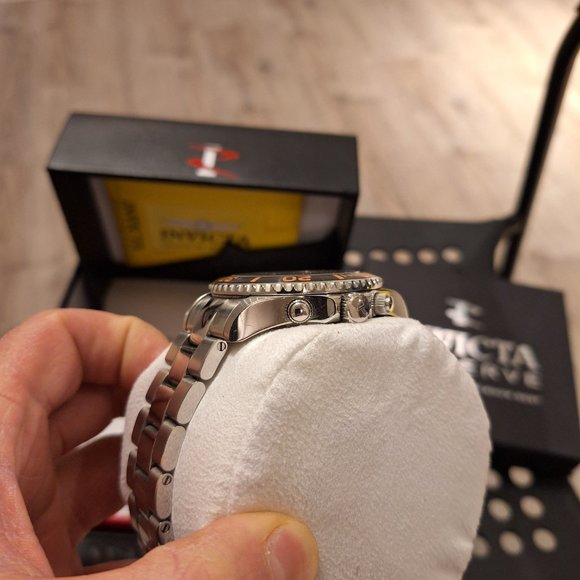 Invicta reserve quartz chronograph watch - Picture 8 of 11